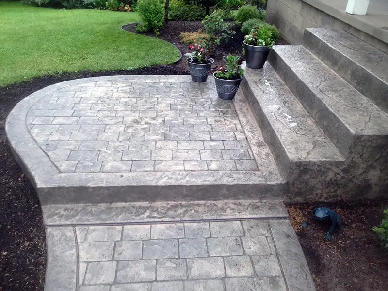 London Cobble stamped concrete patio example by FRSR