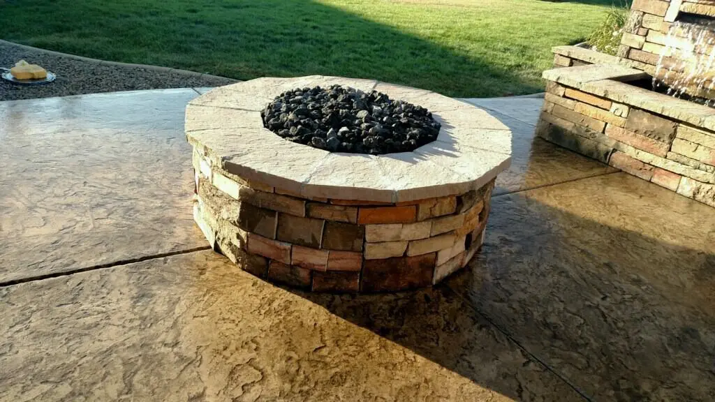 Hardscape walls and seating area in Denver backyard