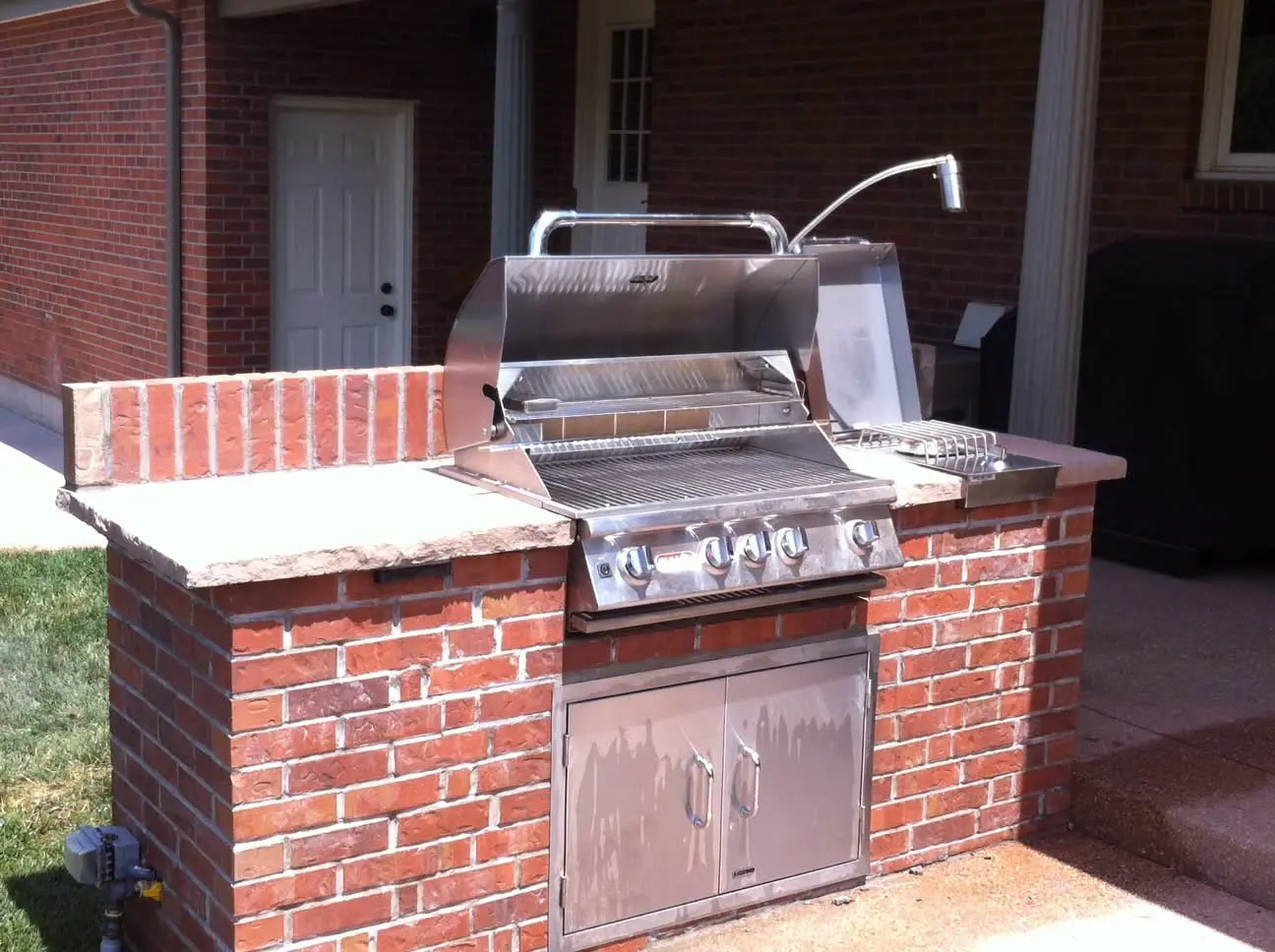FRSR custom outdoor kitchen and backyard entertaining space in Colorado