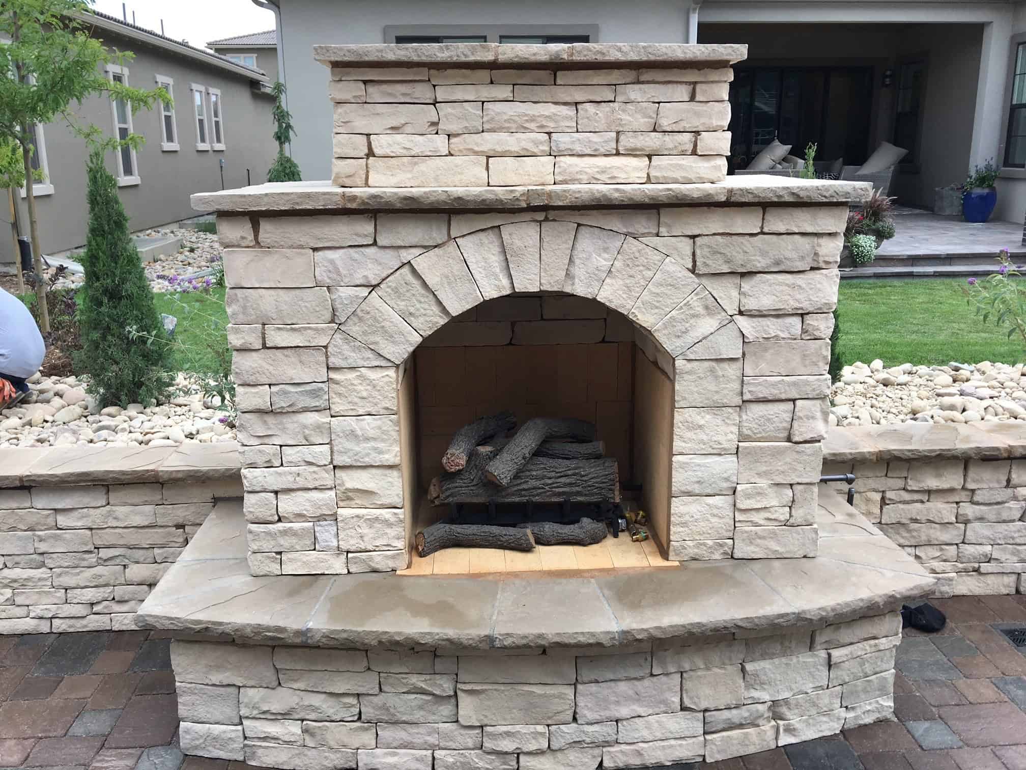 Hardscape walls, patio and turf integrated together for outdoor living