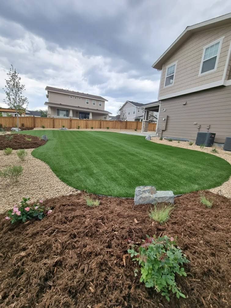 Artificial turf yard example installed by FRSR with crisp lawn appearance